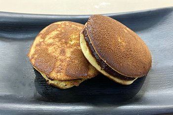 Dorayaki - Japanese Sweet Bean Filled Pancakes